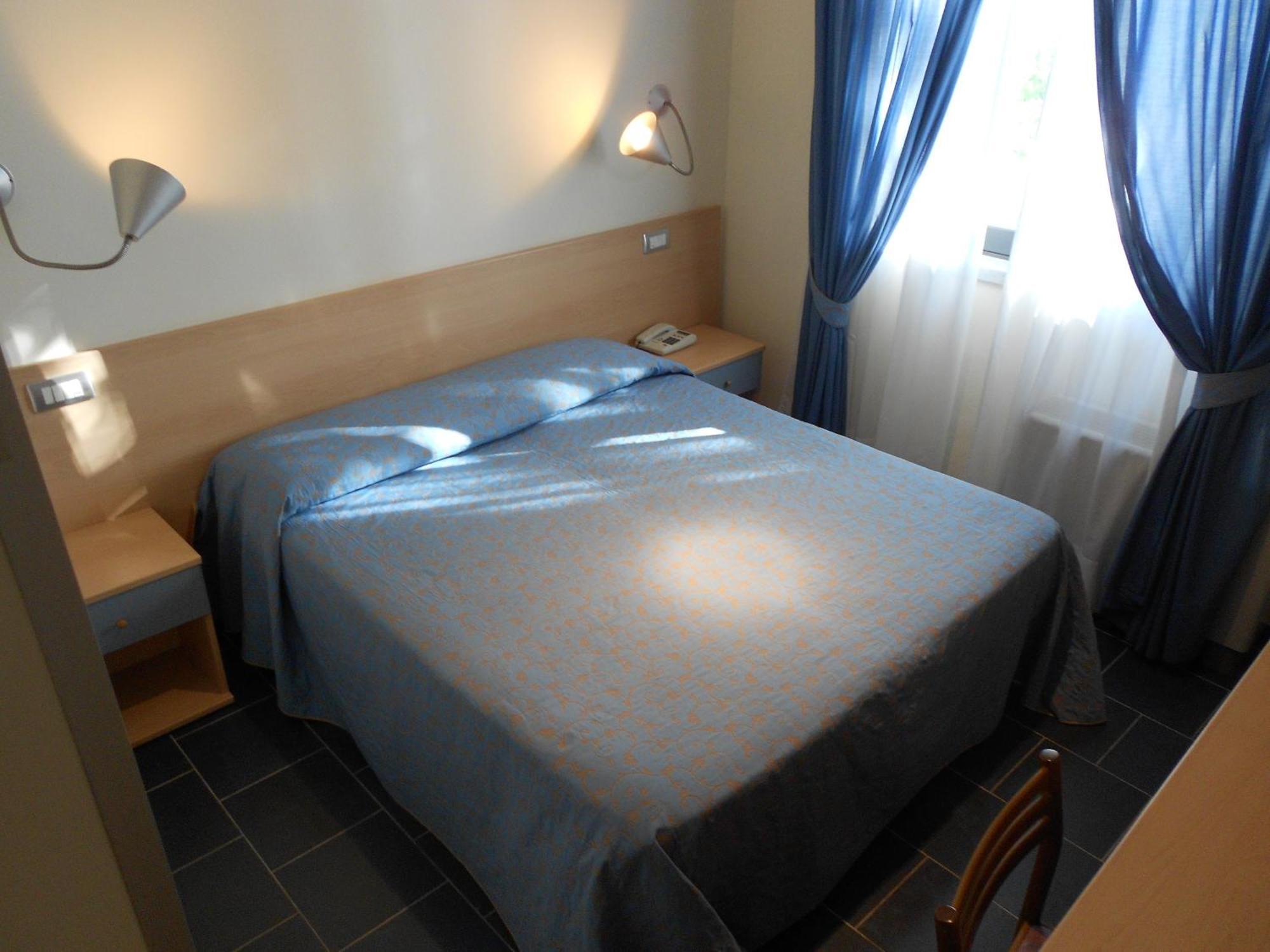 Hotel Tenda Rossa Marina Di Carrara Ngoại thất bức ảnh