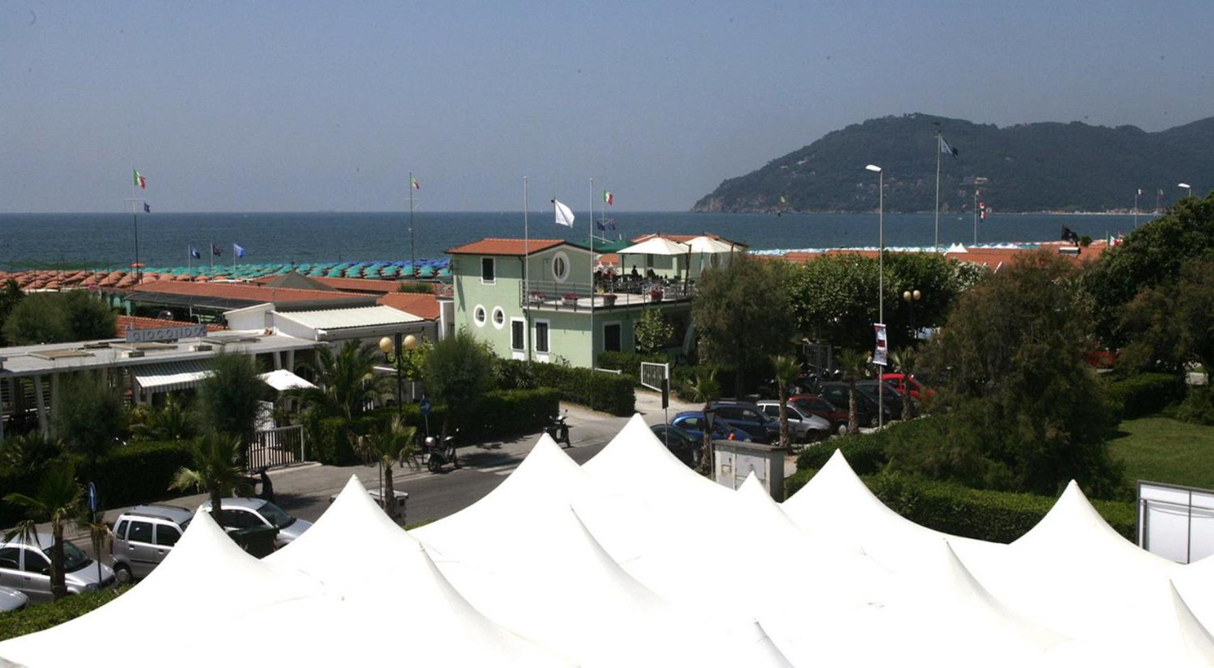 Hotel Tenda Rossa Marina Di Carrara Ngoại thất bức ảnh