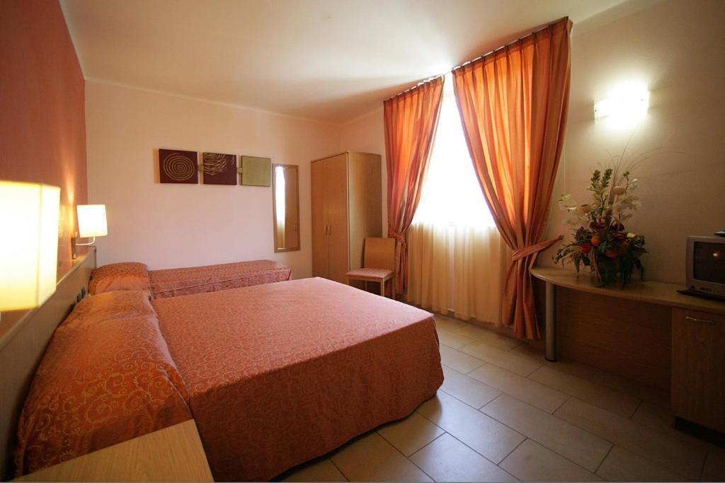 Hotel Tenda Rossa Marina Di Carrara Phòng bức ảnh