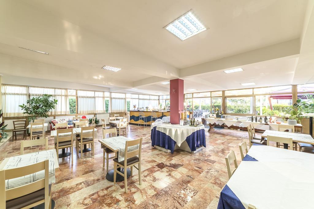 Hotel Tenda Rossa Marina Di Carrara Ngoại thất bức ảnh