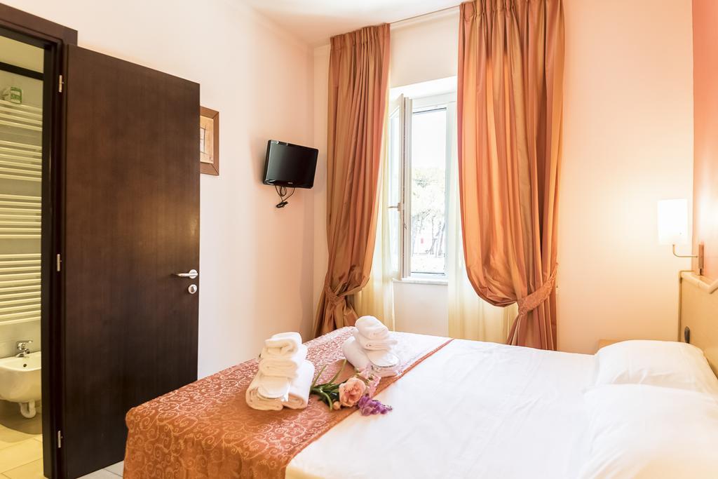 Hotel Tenda Rossa Marina Di Carrara Ngoại thất bức ảnh